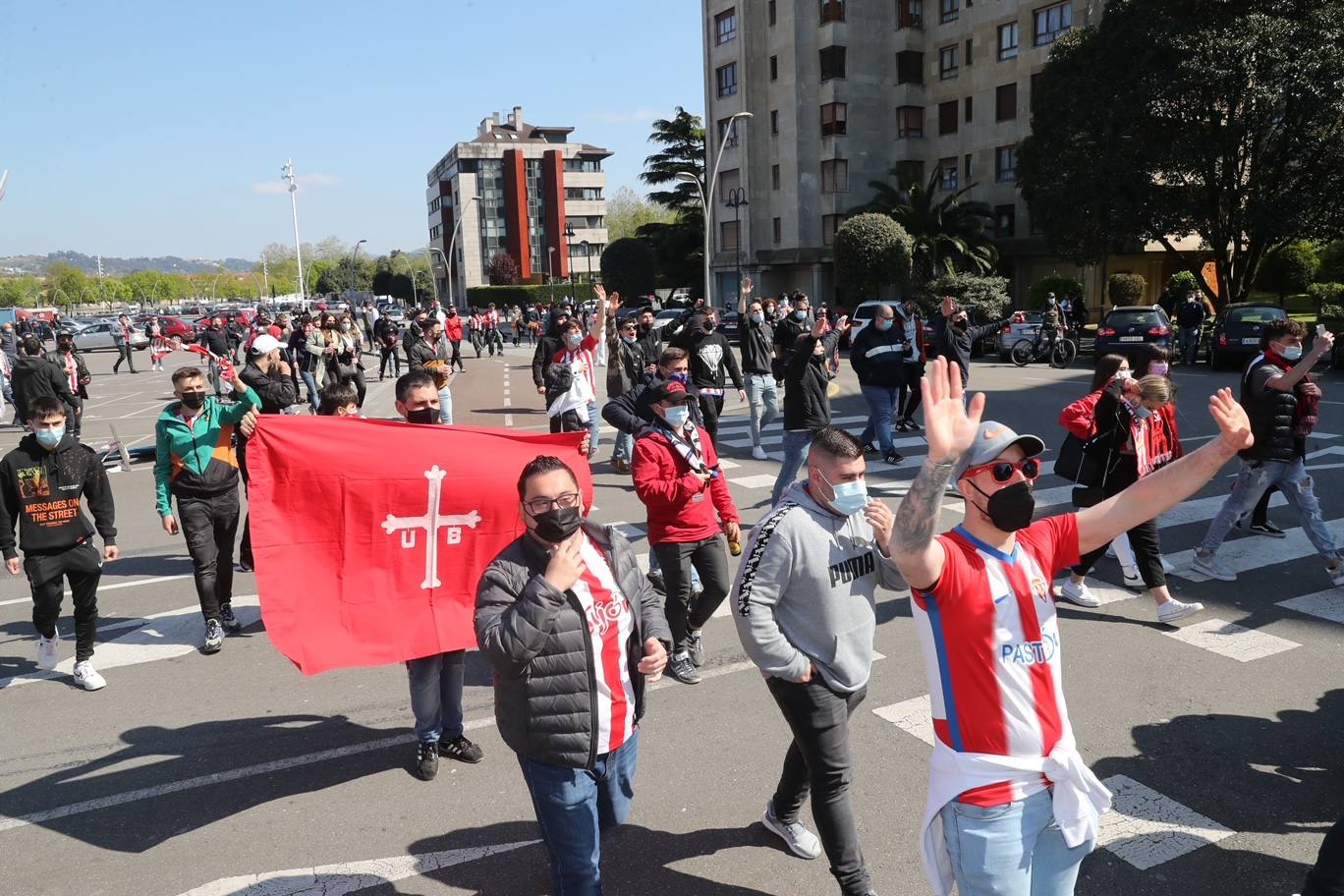 Fotos: El ambiente vivido en el entorno de El Molinón