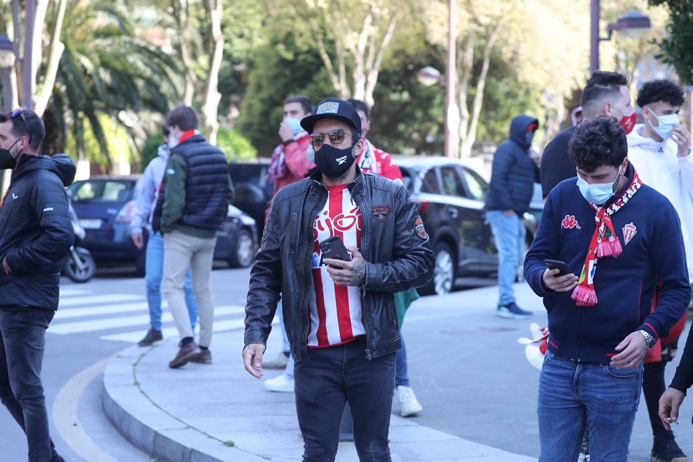 Fotos: El ambiente vivido en el entorno de El Molinón