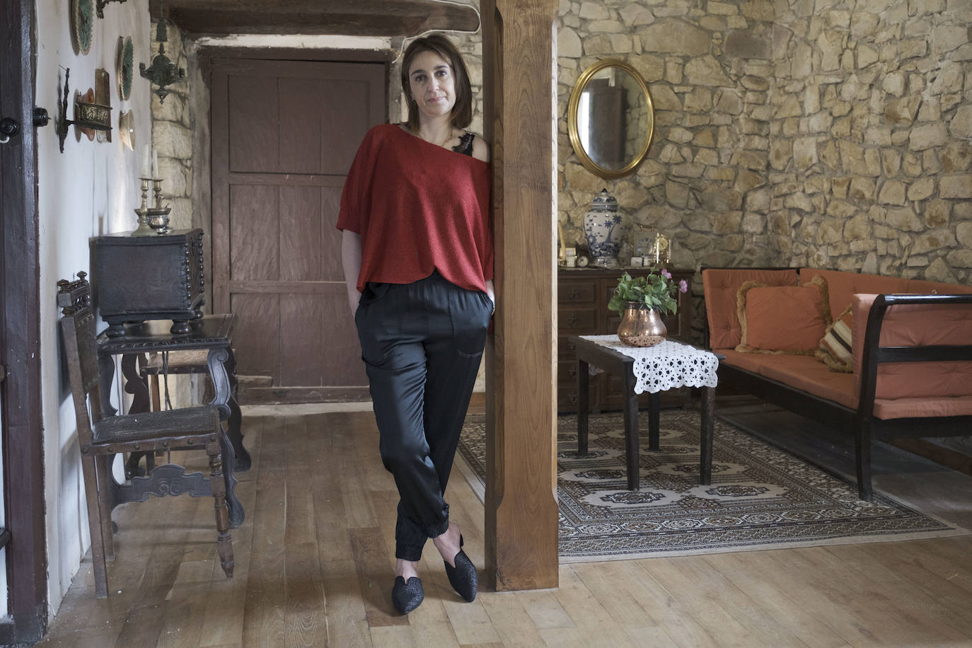En el Valle Oscuru. Esta casona de indianos, de estilo tradicional asturiano, se encuentra enclavada en el concejo de Llanes y es desde hace un siglo residencia de la familia política de Violeta. 
