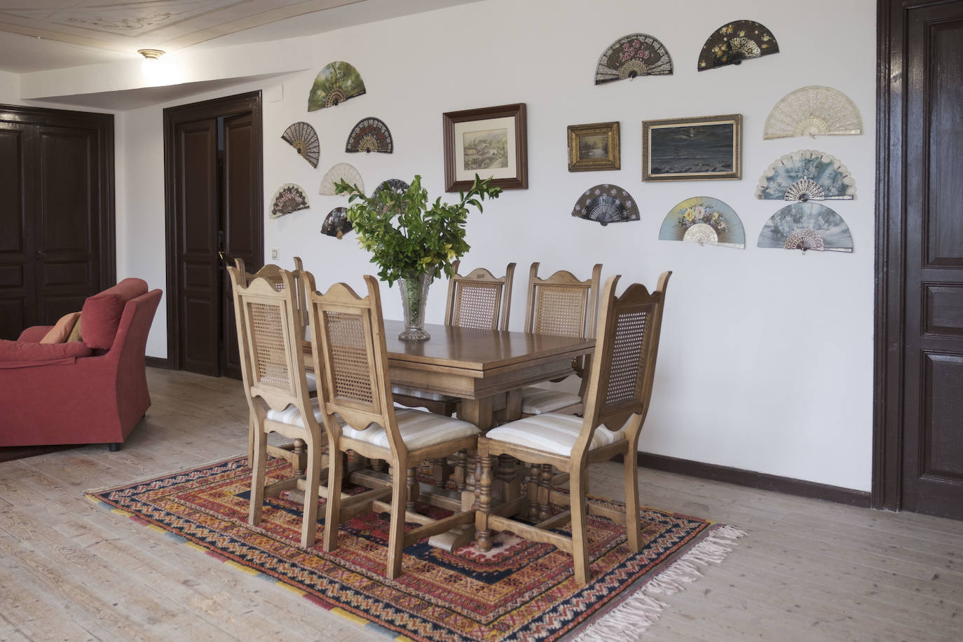 En el Valle Oscuru. Esta casona de indianos, de estilo tradicional asturiano, se encuentra enclavada en el concejo de Llanes y es desde hace un siglo residencia de la familia política de Violeta. 