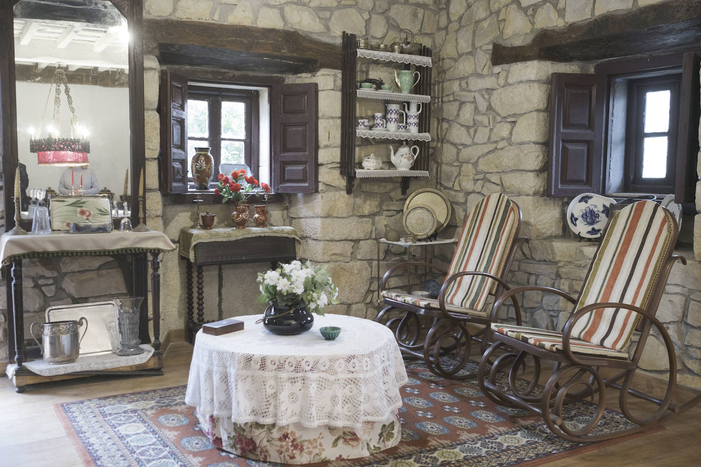 En el Valle Oscuru. Esta casona de indianos, de estilo tradicional asturiano, se encuentra enclavada en el concejo de Llanes y es desde hace un siglo residencia de la familia política de Violeta. 