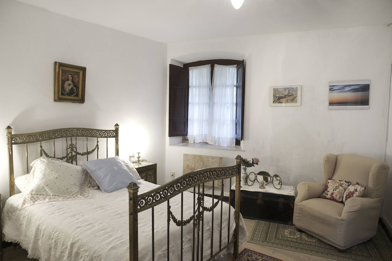 En el Valle Oscuru. Esta casona de indianos, de estilo tradicional asturiano, se encuentra enclavada en el concejo de Llanes y es desde hace un siglo residencia de la familia política de Violeta. 