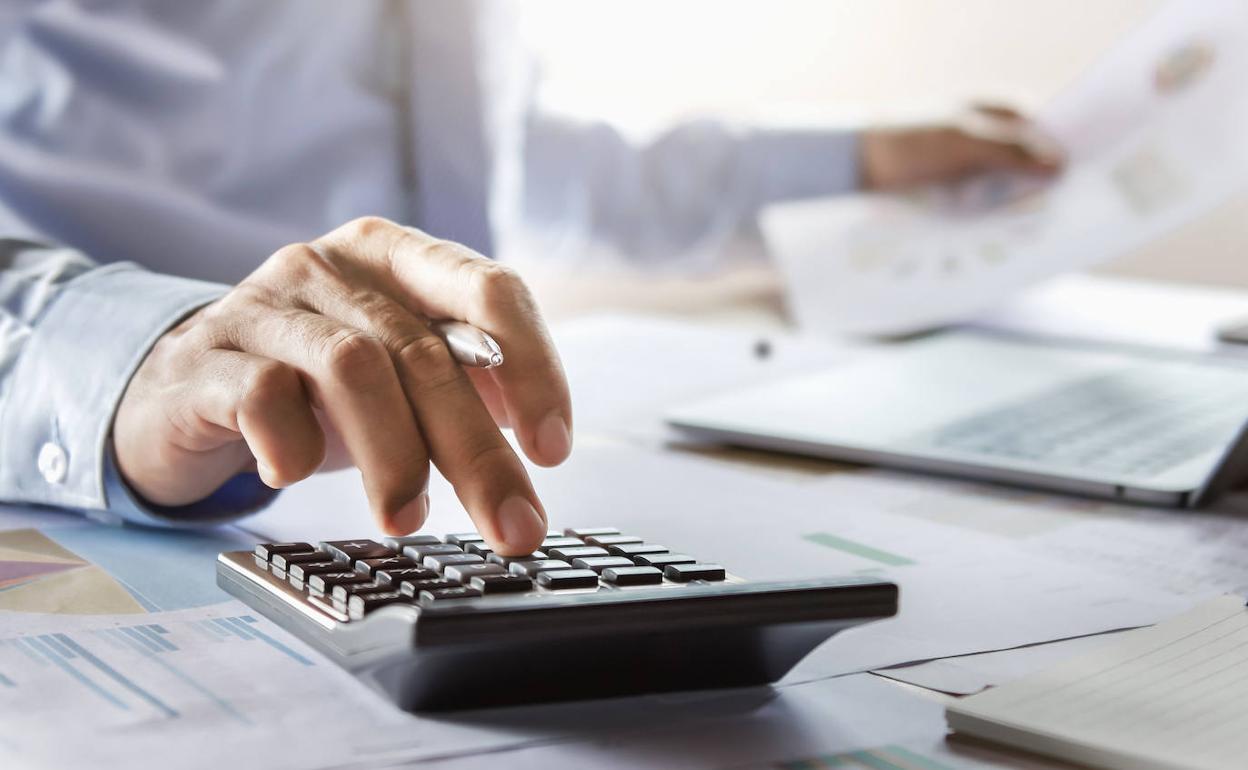 Subir el IRPF y los impuestos al consumo, las recetas asturianas para una reforma fiscal