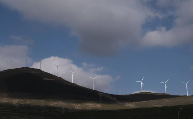 tLas turbinas instaladas en la Sierra de Begega, en Belmonte de Miranda.