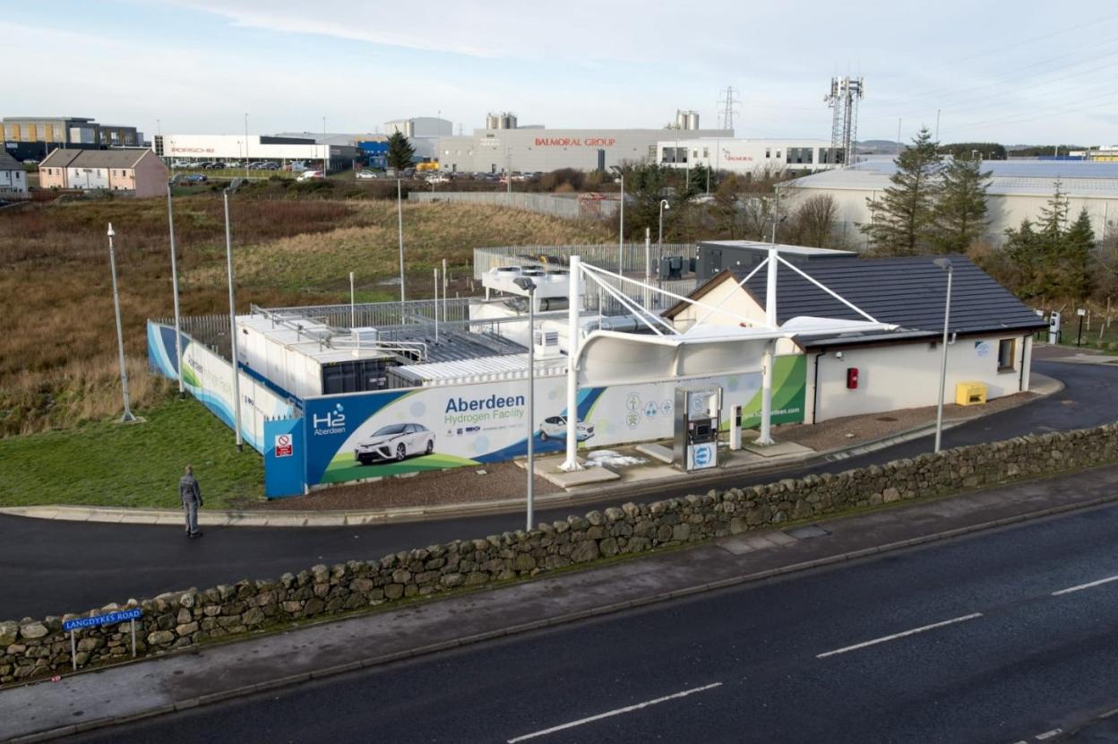 Punto de generación de hidrógeno con estación de suministro adosada en la ciudad de Aberdeen, Escocia.