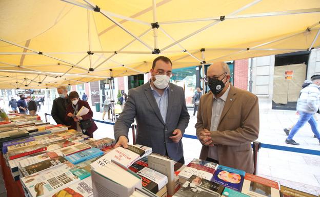 Barbón a los hosteleros: «Hay que intentar llegar de la mejor manera al 9 de mayo»