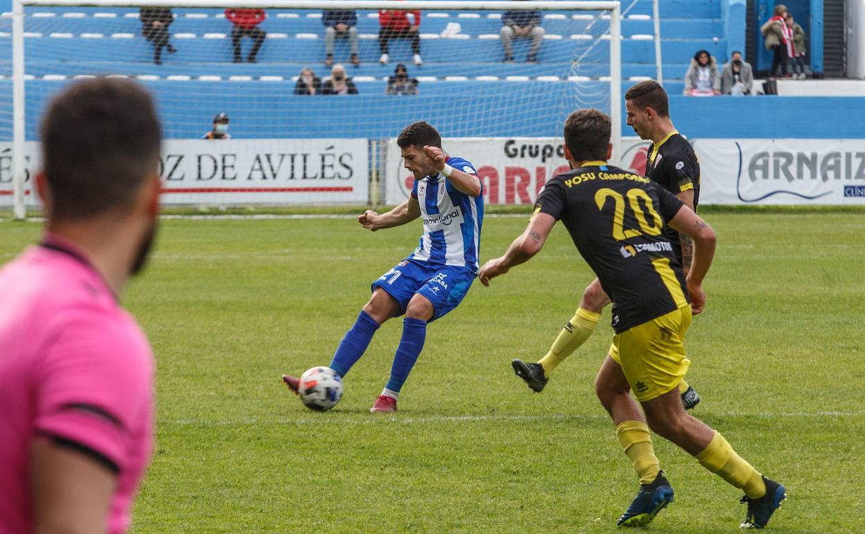 Imagen del encuentro entre L'Entregu y el Avilés