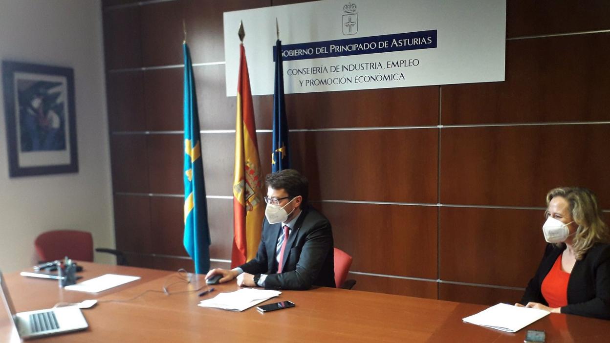 Enrique Fernández y Belarmina Díaz, durante el encuentro telemático. 