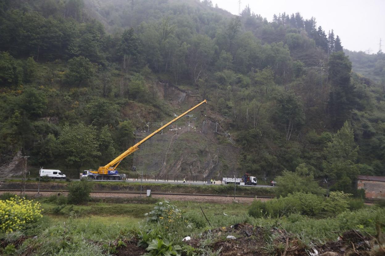 Las obras en el argayo de Blimea, a buen ritmo