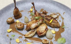 Codornices marinadas en soja con su jugo