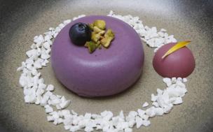 Panna cotta de arándanos y ganache de ruby