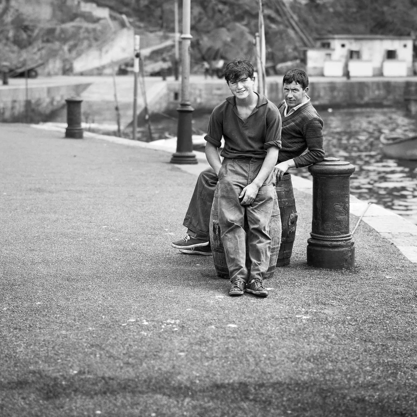 El fotógrafo húngaro que se enamoró de Asturias protagoniza una exposición en Madrid que pronto llegará a Gijón y al Bellas Artes en la que salen a la luz las imágenes que captó en el Principado. La muestra contará con 81 instantáneas del Norte español y 49 de obras más conocidas.