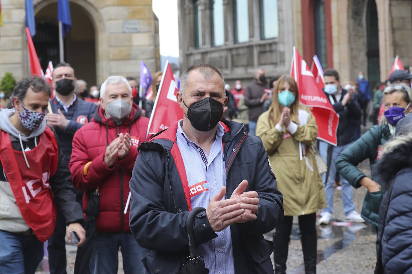 Los sindicatos mayoritarios llevan meses alertando de la emergencia industrial en la que se encuentra la comunidad, por lo que la defensa de este sector ha centrado buena parte de las reivindicaciones de CC OO y UGT en la concentración celebrada en la plaza Mayor de Gijón con motivo del Primero de Mayo.