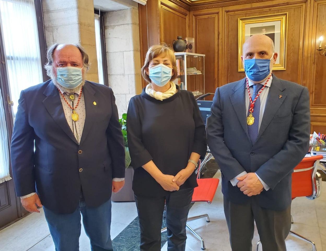 Carlos Guardado, Mariví Monteserín y Javier Marqués, ayer en el Ayuntamiento. 