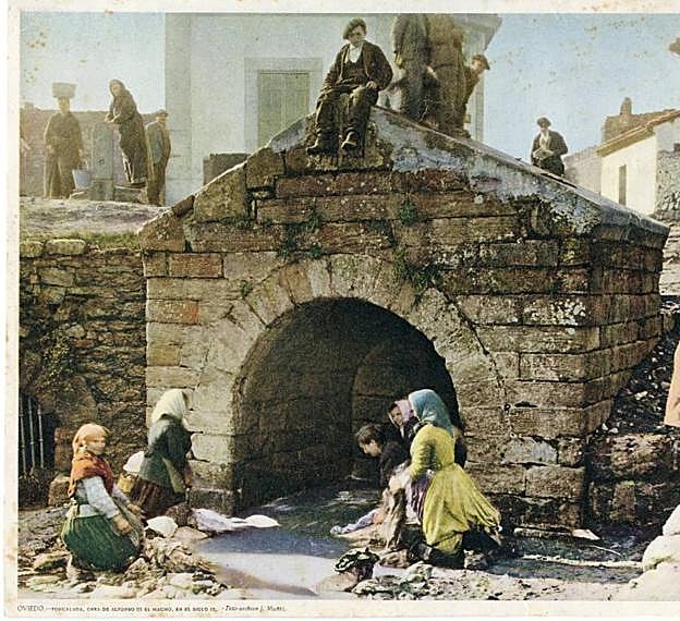 En 1865, 15.000 vecinos bebían, cocinaban y se lavaban con el agua de quince fuentes públicas. En la imagen, la de Foncalada.