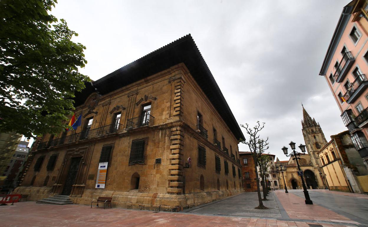 Cinco años de cárcel para un abogado que se quedó con 180.000 euros de un matrimonio