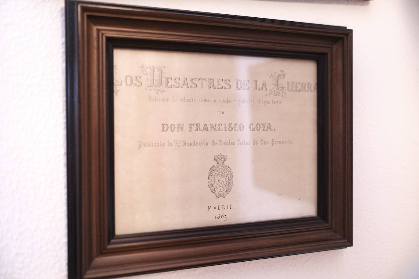 Una pareja con arte. El pintor Carlos Roces ha sido profesor de dibujo, pintura, diseño y decoración de varias generaciones de artistas. Su esposa, Tere Montero, toca el órgano y es miembro de la Coral Polifónica Gijonesa