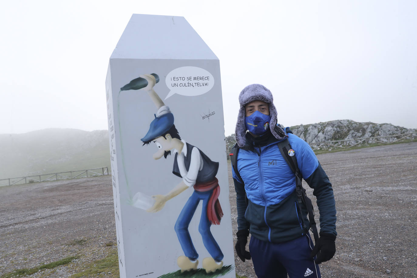 La asociación Faciendo Camín corona el Angliru con un buzón de cumbres con la forma del antiguo lavadero de Cimadevilla en recuerdo del popular personaje, asesinado hace 45 años