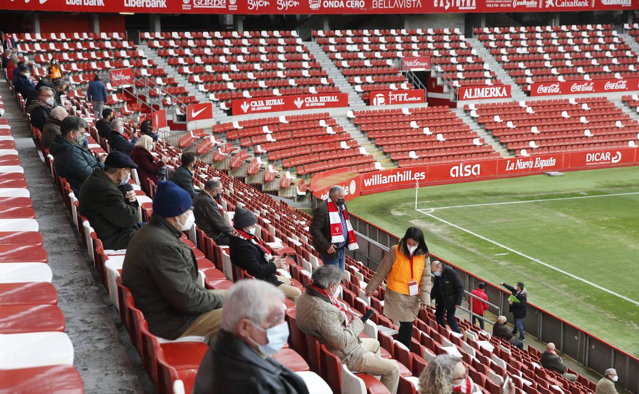Aficionados del Sporting el pasado mes de enero en El Molinón. 