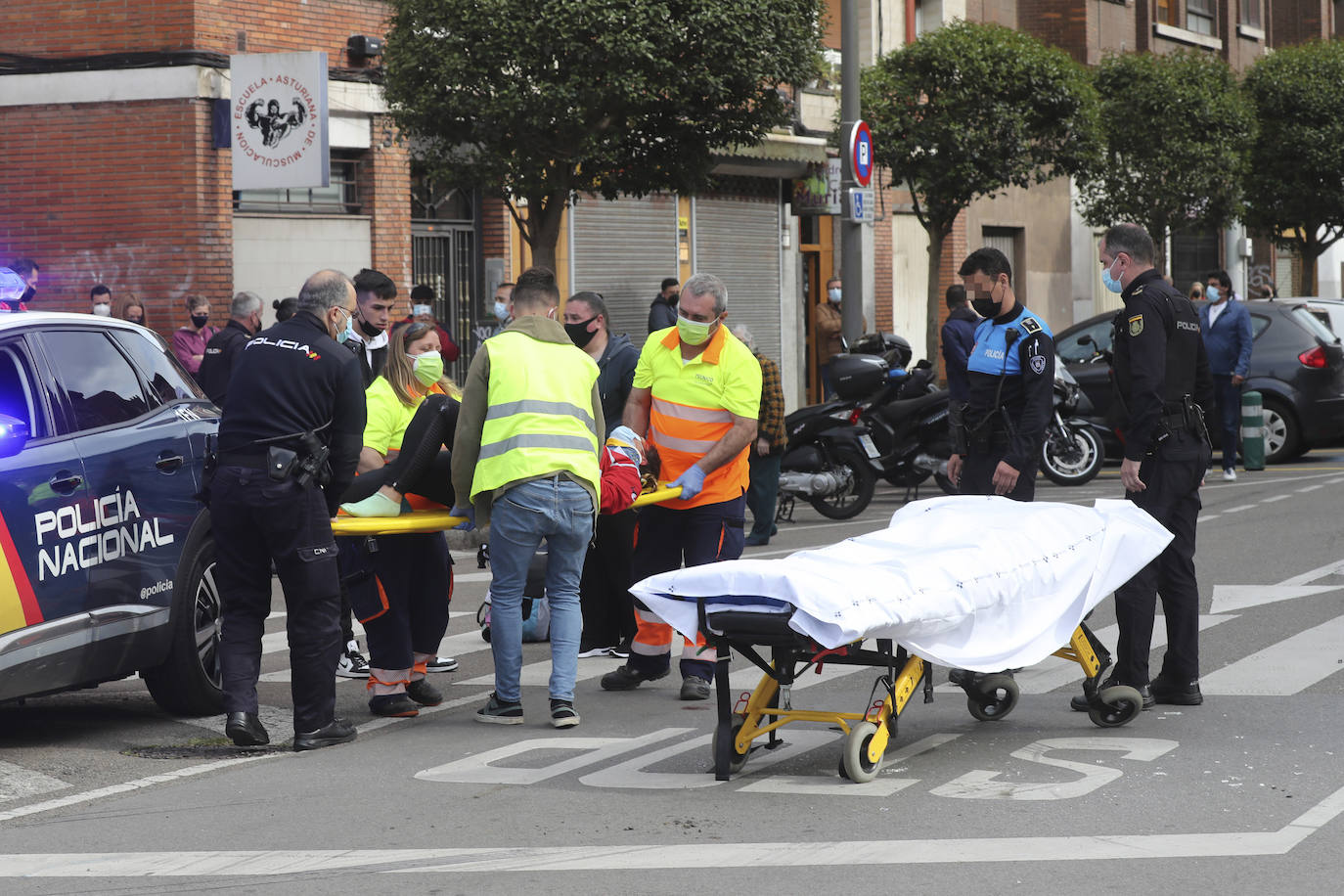 Una joven de 16 años resultó herida en la tarde de este martes tras ser atropellada por un vehículo cuando circulaba en bicicleta por La Calzada.