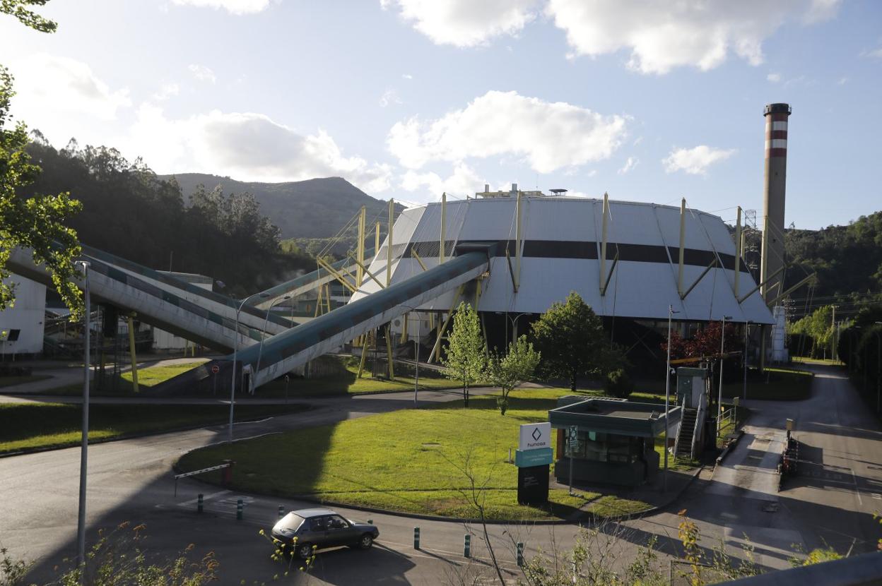 Instalaciones de la central térmica de La Pereda, en el concejo de Mieres. 