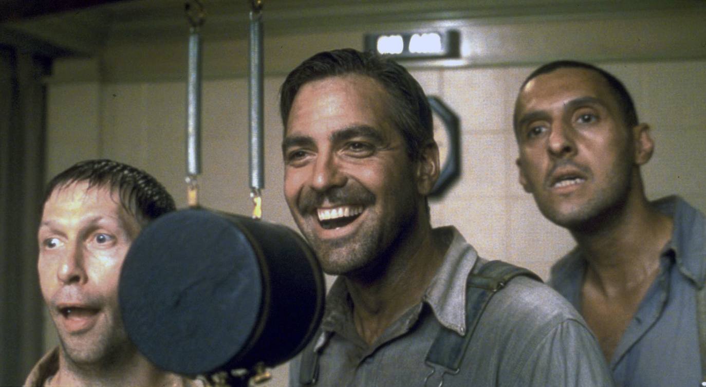 A pocos hombre les sientan tan bien las canas como a él. George Clooney cambia hoy de década para adentrarse en los sesenta sin perder ni un ápice de su natural atractivo. Galán de Hollywood, su indiscutible 'sex appeal' no es, sin embargo, la única de sus virtudes. Destaca por encima de todas las cosas su compromiso social que le ha convertido en voz de numerosos movimientos, desde la violencia en Sudán del Sur o los niños migrantes a la lucha contra el racismo La serie Urgencias le convirtió en estrella pasada la treintena; después llegó el salto al cine, en donde ejerce como actor, director y productor. Obtuvo un Óscar por Argo.