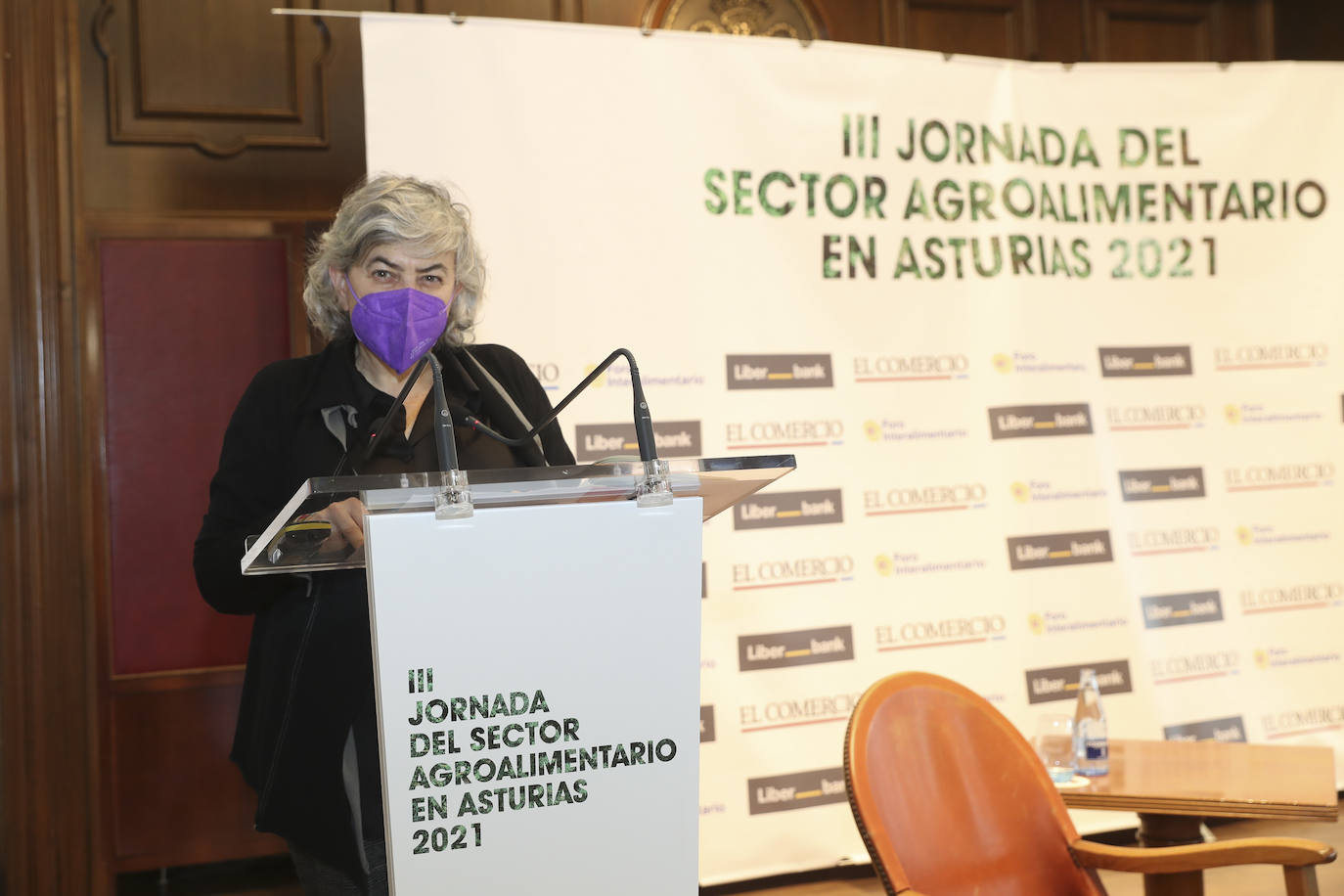 Tras un año de limitaciones causadas por la crisis sanitaria, se ha recuperado la presencialidad en la Jornada del Sector Agroalimentario en Asturias, un evento organizado por EL COMERCIO, con la colaboración del Foro Interalimentario y Liberbank. La alcaldesa de Gijón, Ana González, ha sido la encargada de inaugurar esta tercera jornada, que ha contado con la participación de destacados expertos del sector, como Gema Hernández Maroñas, Víctor Yuste, Mariluz Suárez, José Francisco Pérez y Octavio González Mateos. Además, la clausura ha llegado de la mano del consejero de Medio Rural y Cohesión Territorial, Alejandro Calvo. 