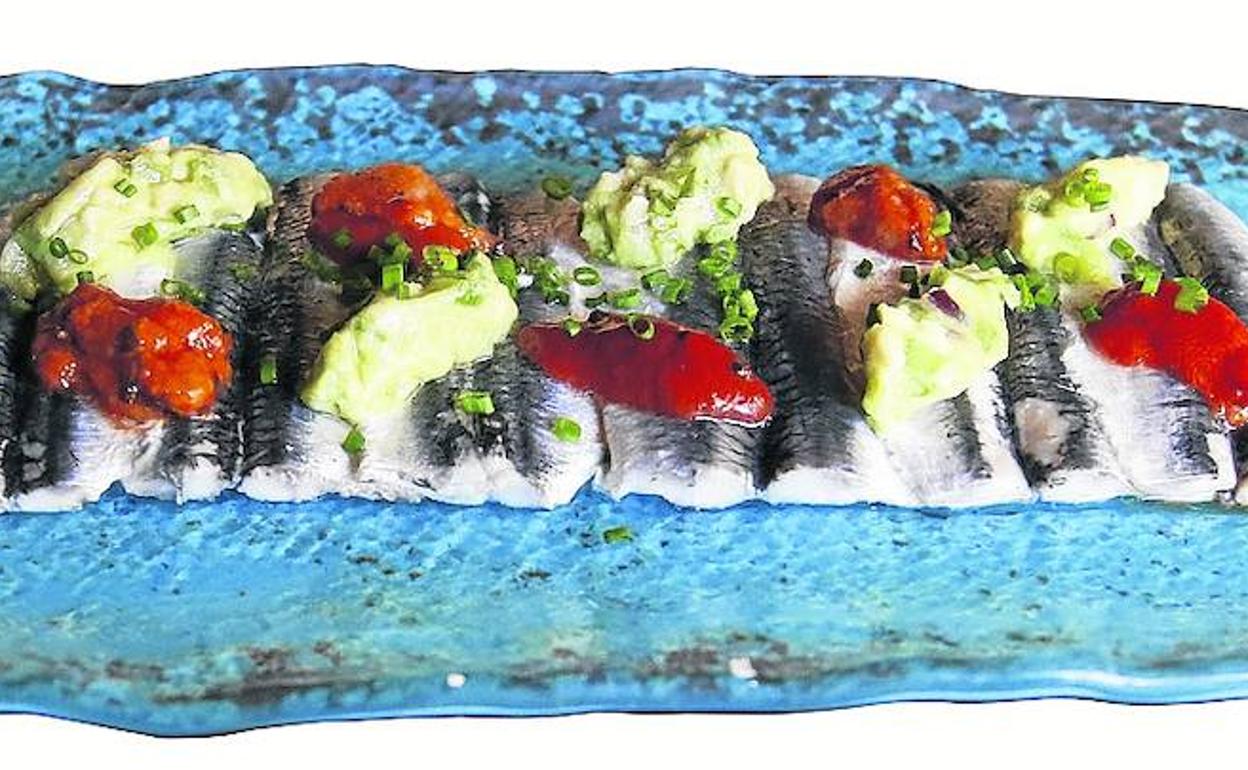 Bocartes marinados con oricios y guacamole