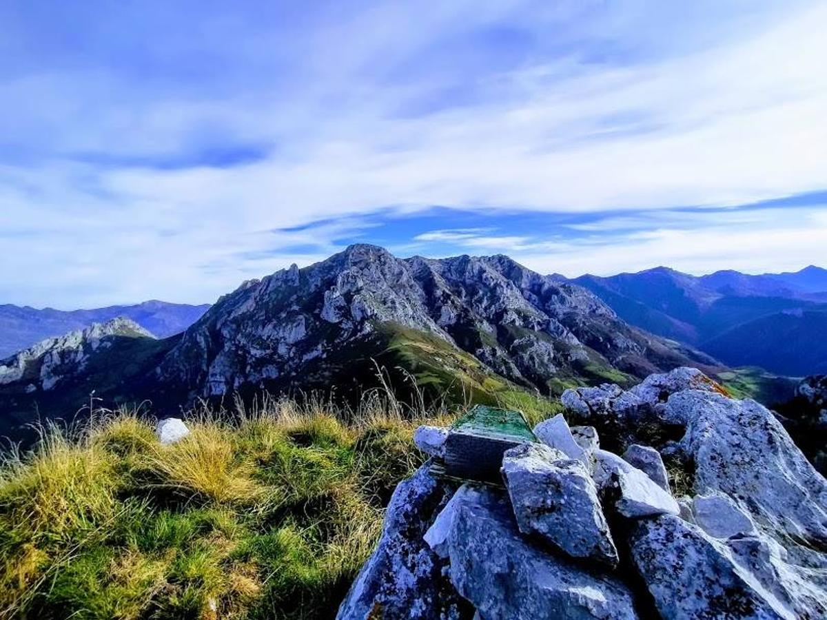 cVistas desde la cumbre del Pico Fermosu.