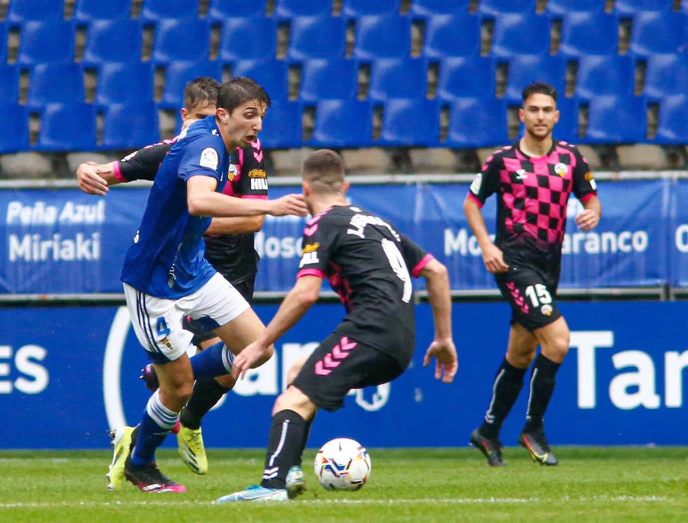 El Real Oviedo consiguió este domingo balsámica que le acerca un poco más a la permanencia. Los de Ziganda se impusieron 2-1 al Sabadell.
