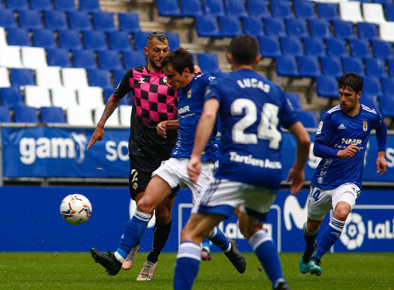 El Real Oviedo consiguió este domingo balsámica que le acerca un poco más a la permanencia. Los de Ziganda se impusieron 2-1 al Sabadell.