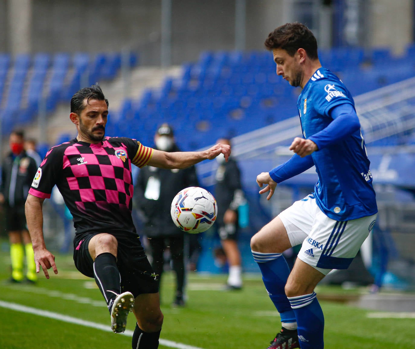El Real Oviedo consiguió este domingo balsámica que le acerca un poco más a la permanencia. Los de Ziganda se impusieron 2-1 al Sabadell.