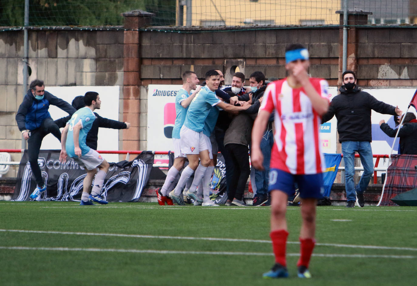 La victoria en El Entrego de este domingo permite al Ceares ascender de categoría después de una magnífica temporada. 