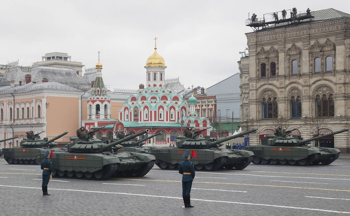 Rusia conmemora el Día de la Victoria contra la Alemania nazi con un desfile militar en la Plaza Roja de Moscú