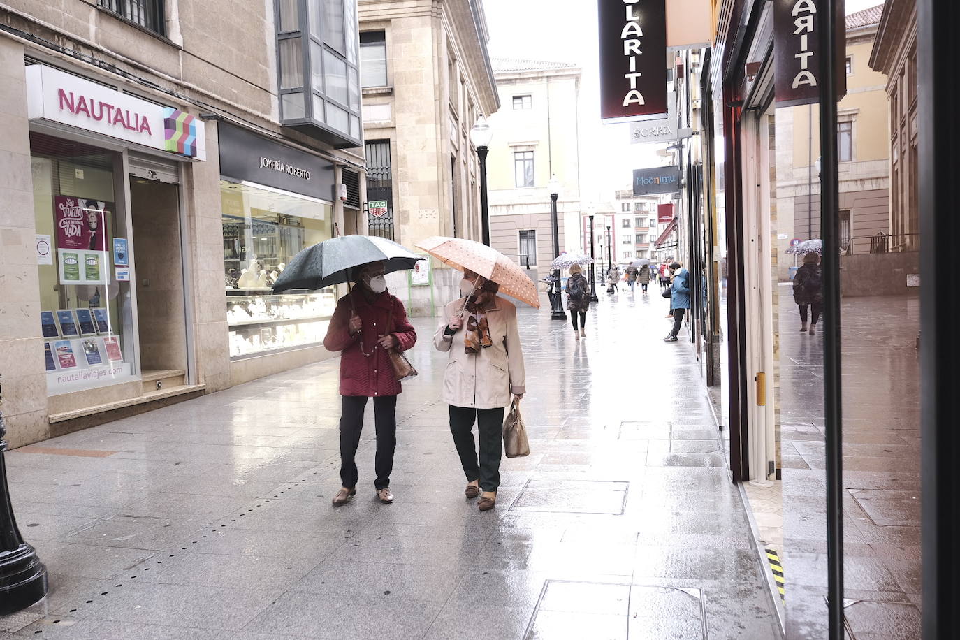 Las lluvias serán protagonistas durante toda esta semana en Asturias. La región ha vivido un lunes lluvioso, con cielos cubiertos que han dejado granizo en algunos puntos el interior. 