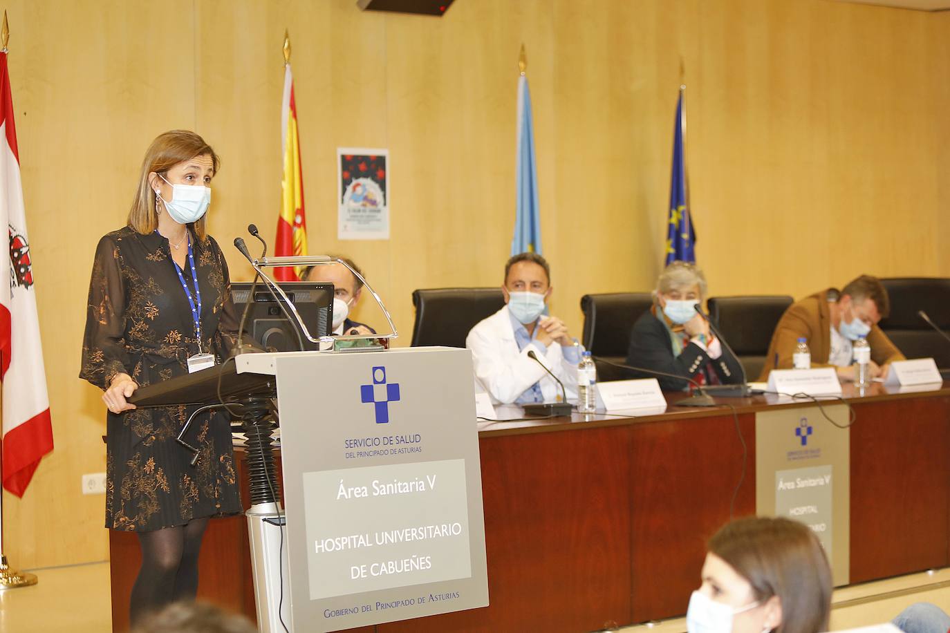 El Día Internacional de la Enfermería se ha celebrado esta mañana un acto con asistencia restringida por la pandemia en el salón de actos del HUCA y en el de Cabueñes.