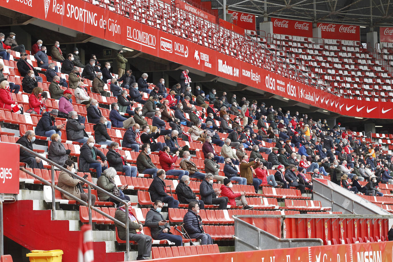 Público en El Molinón durante el encuentro de Copa que enfrentó al Sporting con el Betis el pasado mes de enero. 