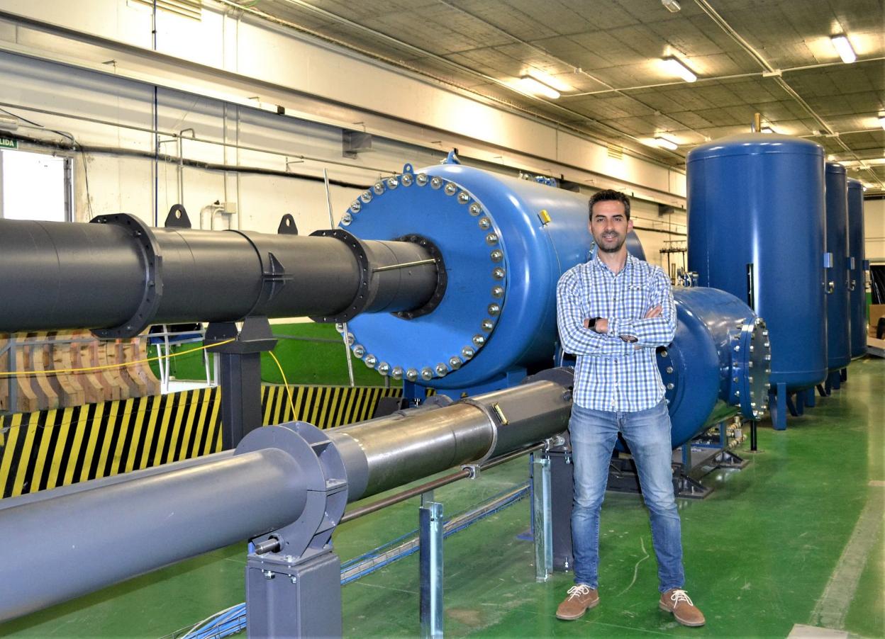 Juan Carlos Nieto, en el laboratorio de impacto de la Carlos III. 