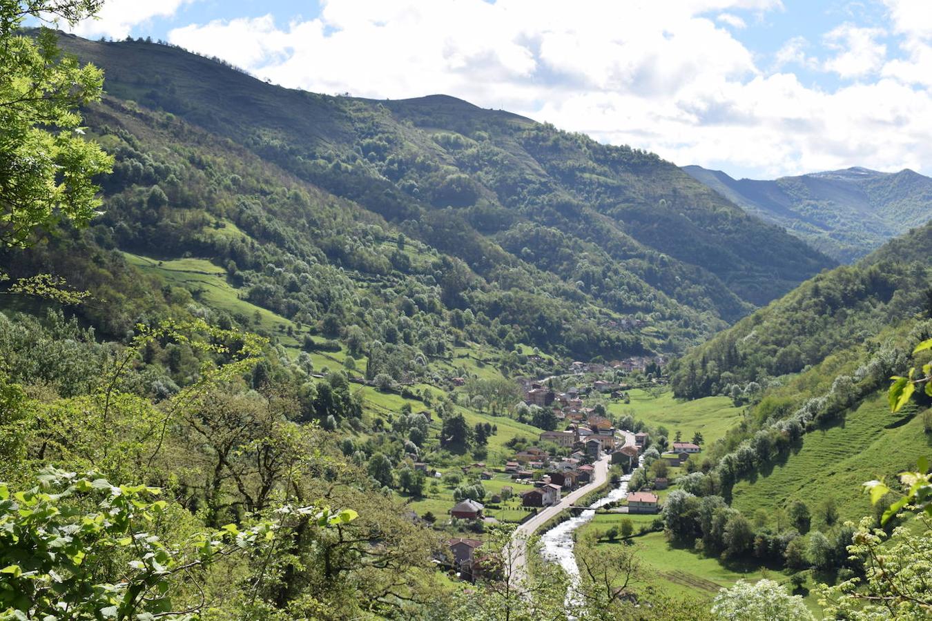 Fotos: Ruta al Pico Moros por el inicio de la Ruta les Fuentes