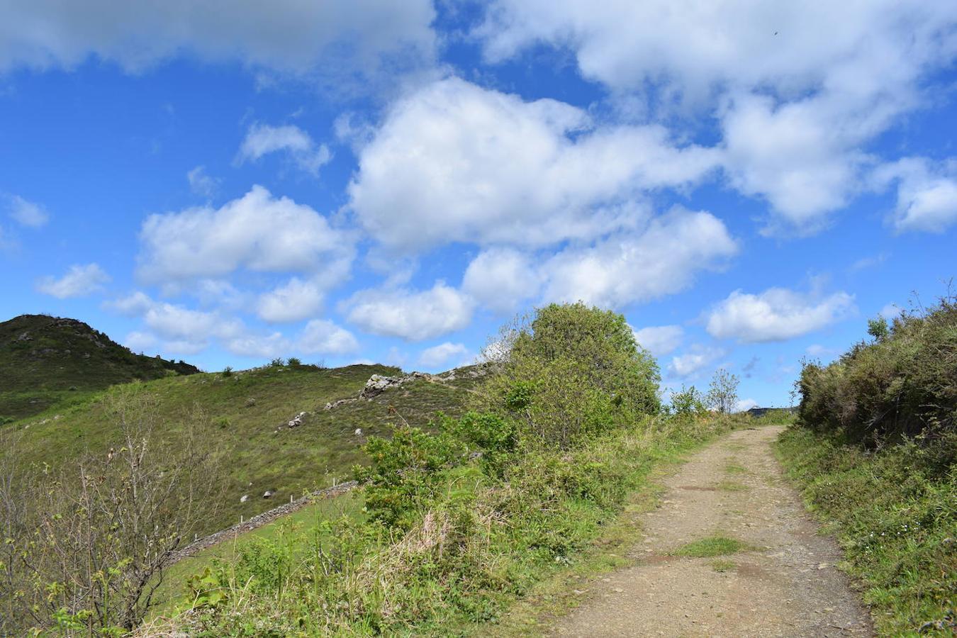 Fotos: Ruta al Pico Moros por el inicio de la Ruta les Fuentes