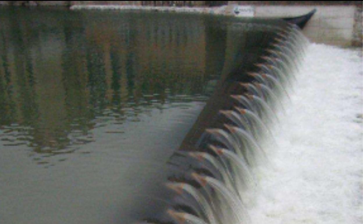  La barrera una vez hinchada deja circular la lámina de agua que la supera. 