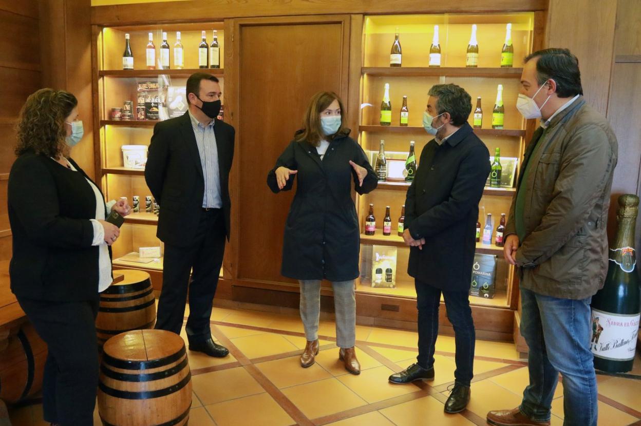 María Cardín, Ricardo Cabeza, Begoña López, Alejandro Calvo y Alejandro Vega. 