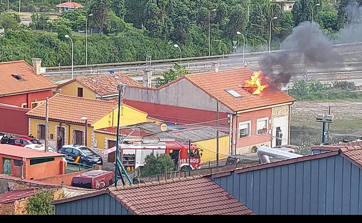 Incendio en una vivienda de La Braña