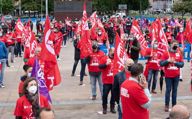 Imagen. Concentración para exigir la protección de la industria asturiana