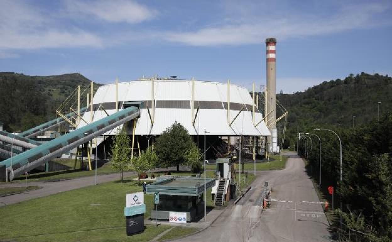 Instalaciones de la central térmica de La Pereda, en Mieres, propiedad de Hunosa. 