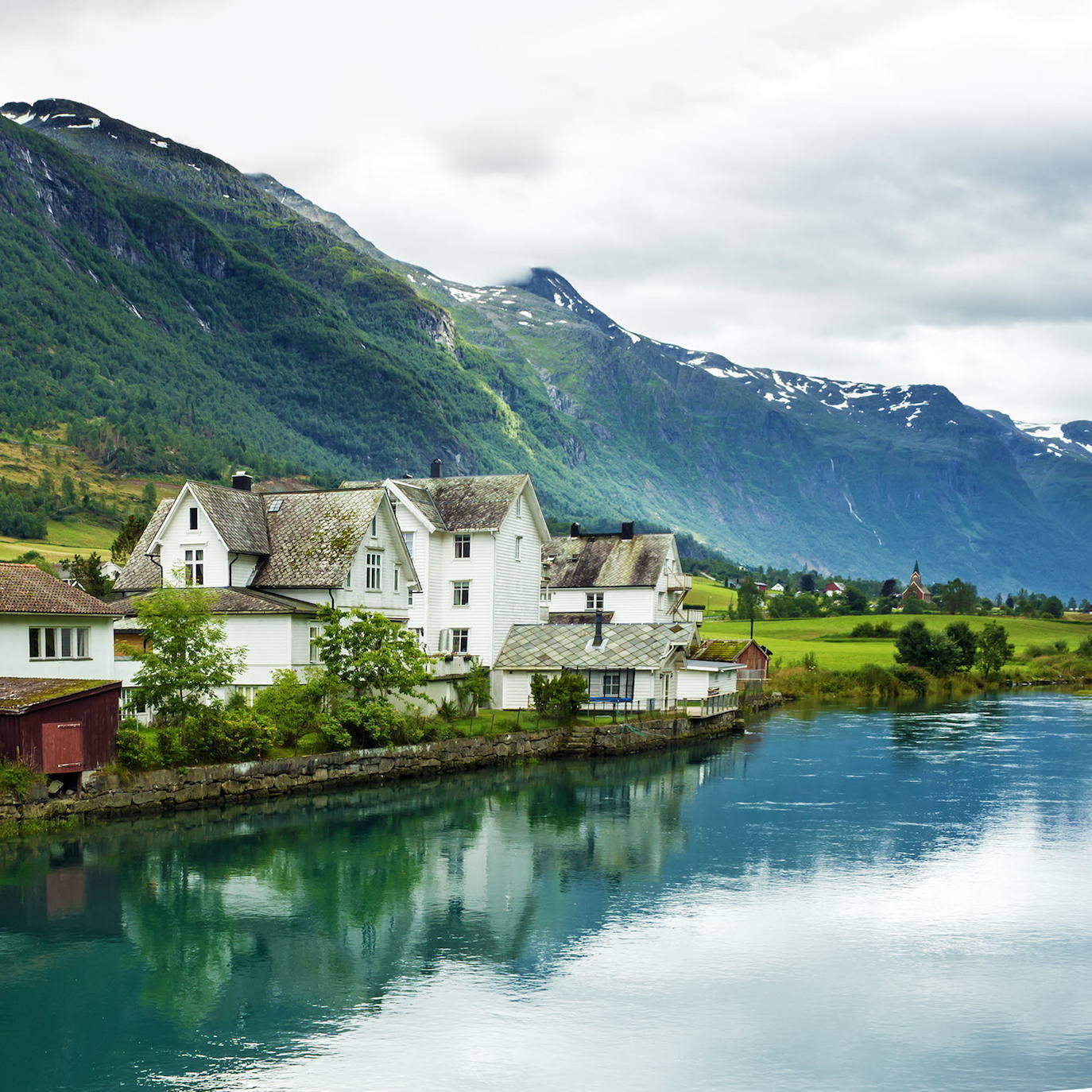 NORUEGA | El promedio de su edad de jubilación es de 65,10 años y la esperanza de vida de 82,94 años. La pensión publica es del 51,6% del salario y cuentan con casi 5 médicos (4,93, concretamente) por cada 1.000 habitantes.