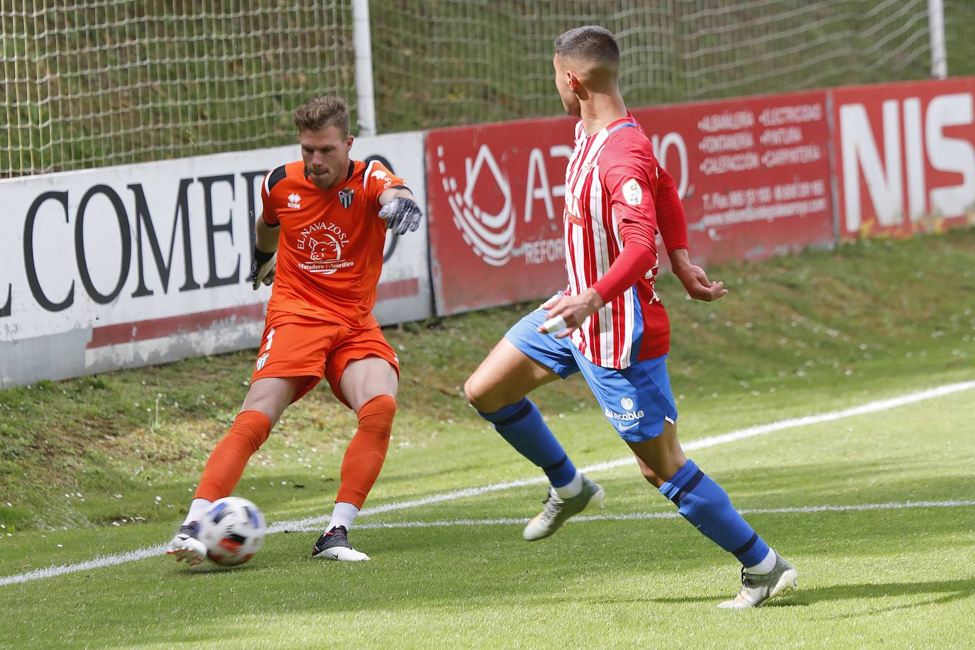 Fotos: Sporting B 3-1 Guijuelo, en imágenes