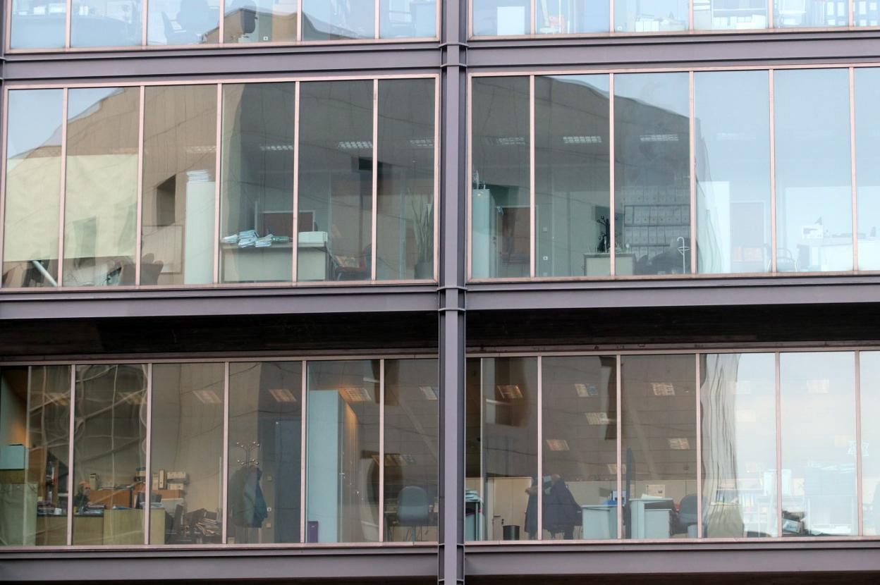 Puestos de trabajo de las consejerías que tienen su sede en el Edificio Administrativo de Servicios Múltiples (Easmu). 