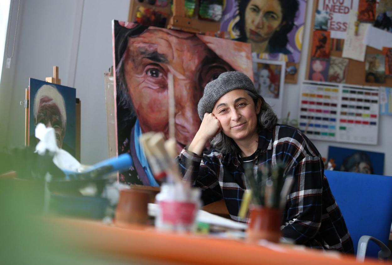 La artista ovetense María del Roxo, en su estudio en El Campillín. 