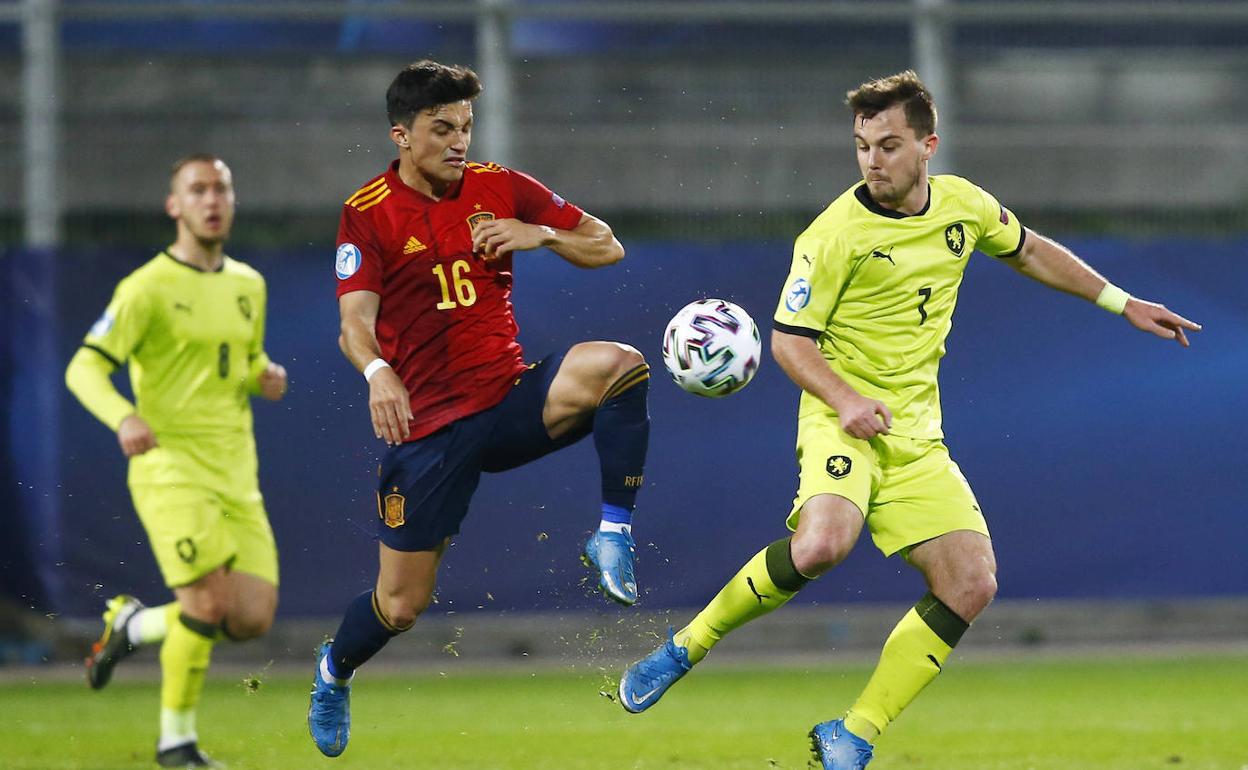 Manu García, durante el encuentro ante la República Checa en el que España Sub 21 selló su pase a los cuartos de final como líder de grupos.